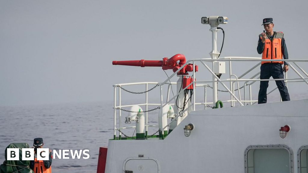 BBC a bordo de un barco perseguido por China en el Mar de China Meridional